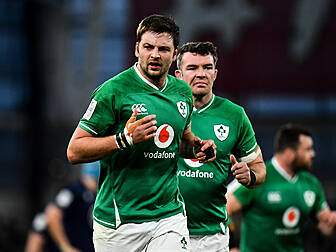 Iain Henderson agrees two year...